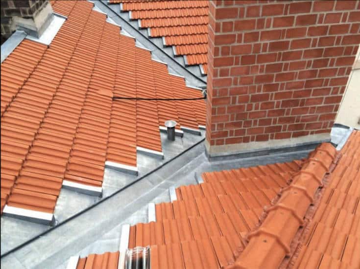 Pose de gouttières et chéneaux en zinc en Seine-Saint-Denis par M. Simonard