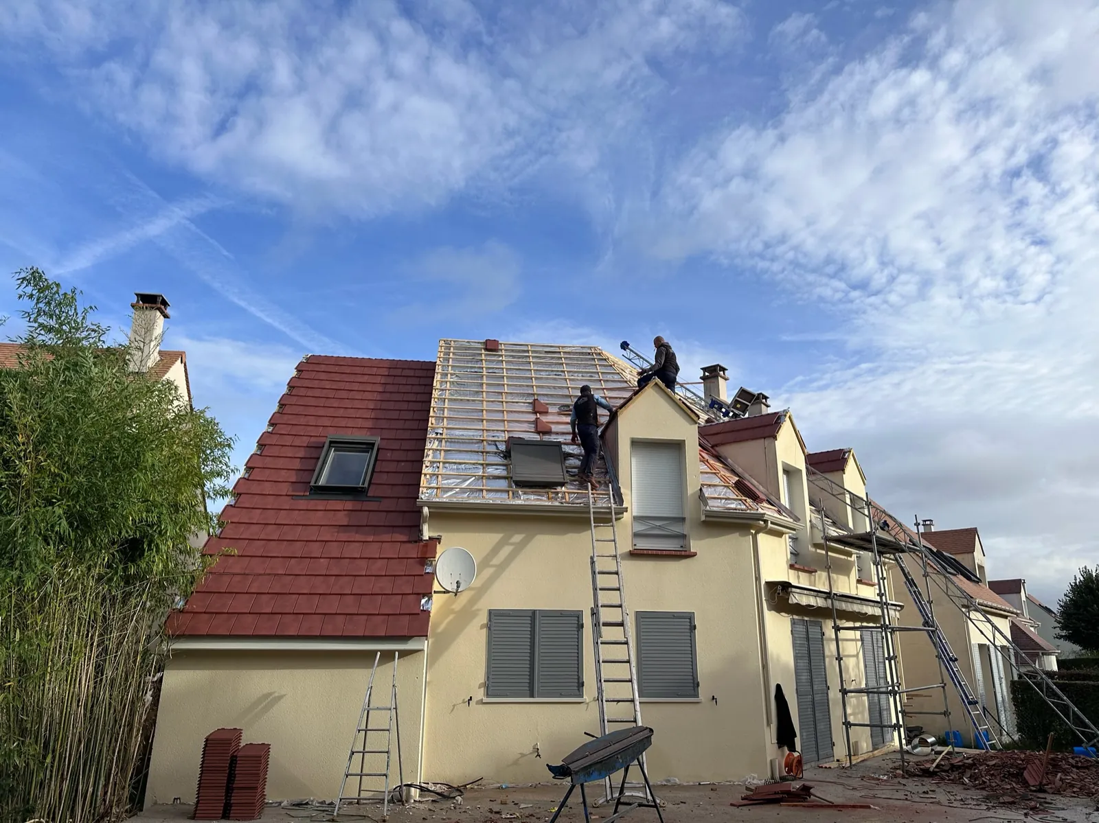 Pavillon pendant la rénovation de sa toiture — M. Simonard