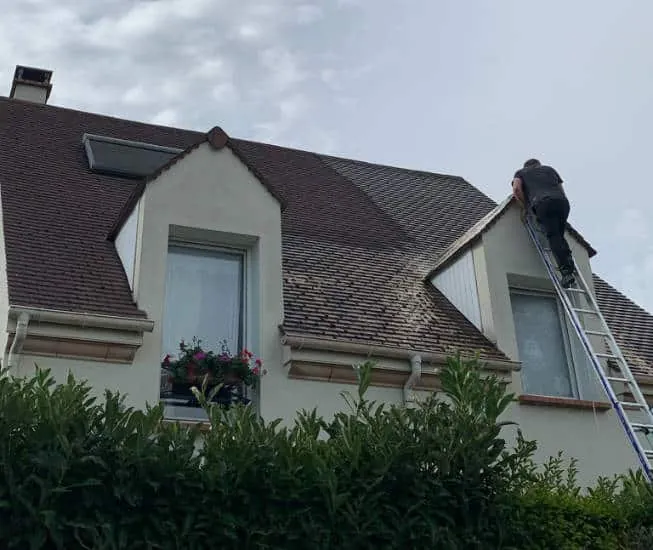Intervention de recherche de fuite sur une toiture — M. Simonard, couvreur en Seine-Saint-Denis