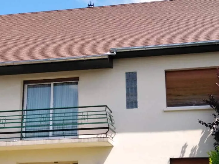 Pavillon avec balcon et toiture en tuiles — M. Simonard