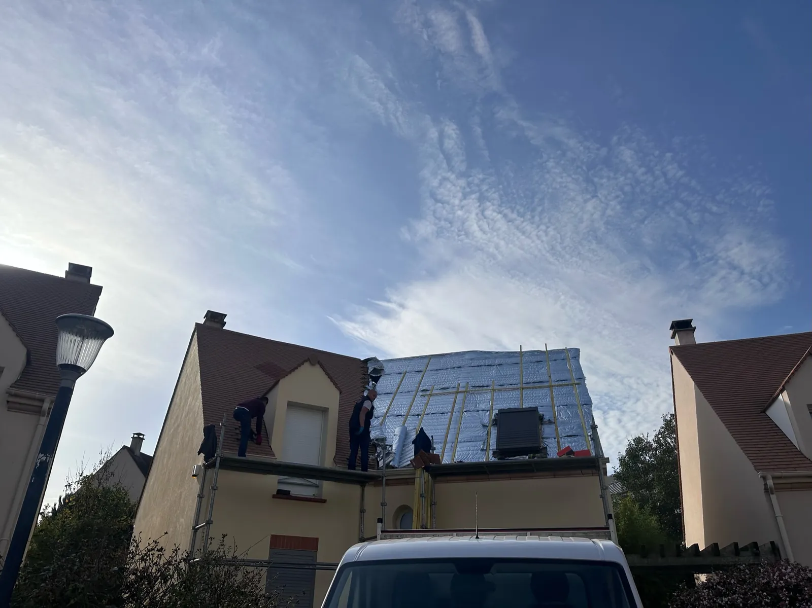 Toiture bâchée pendant son remplacement — M. Simonard, couvreur en Seine-Saint-Denis
